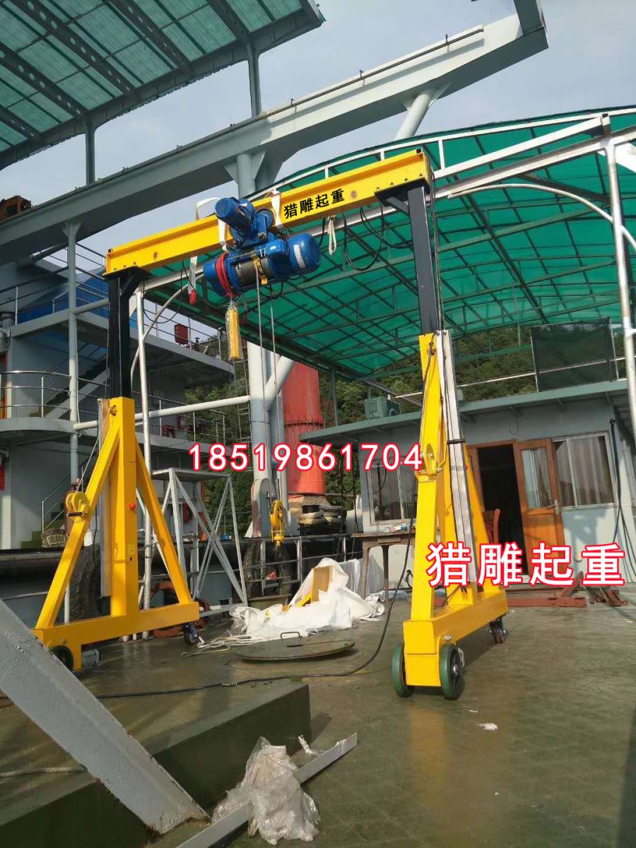 獵雕龍門吊起重機(jī)