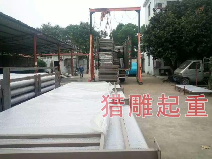 獵雕門(mén)式起重機(jī)
